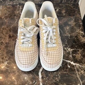 Nike AF1 Checkered Sneakers - Tan and White